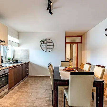 Дом отдыха Amazing In With Kitchen