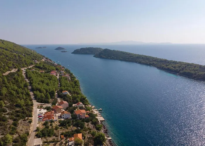 בית נופש Amazing In With Kitchen Blato (Korcula)